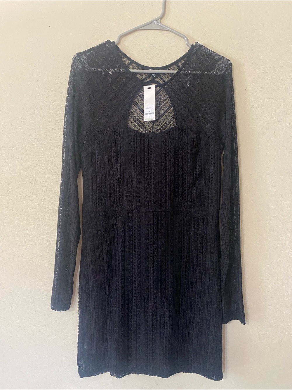 Francesca's Collections Black Lace Long-Sleeve Keyhole Dress